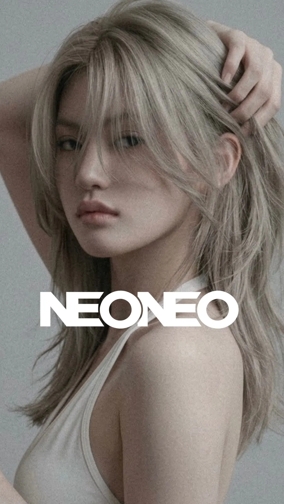 NEO HAIR 髮型作品海報：柔霧淺金長髮造型